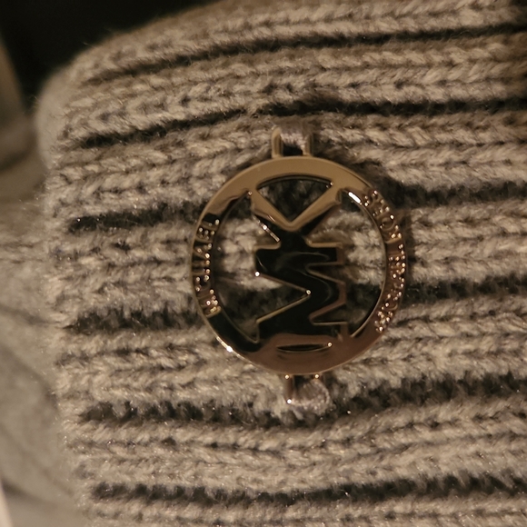 MICHAEL Michael Kors beanie with pom - Picture 3 of 5